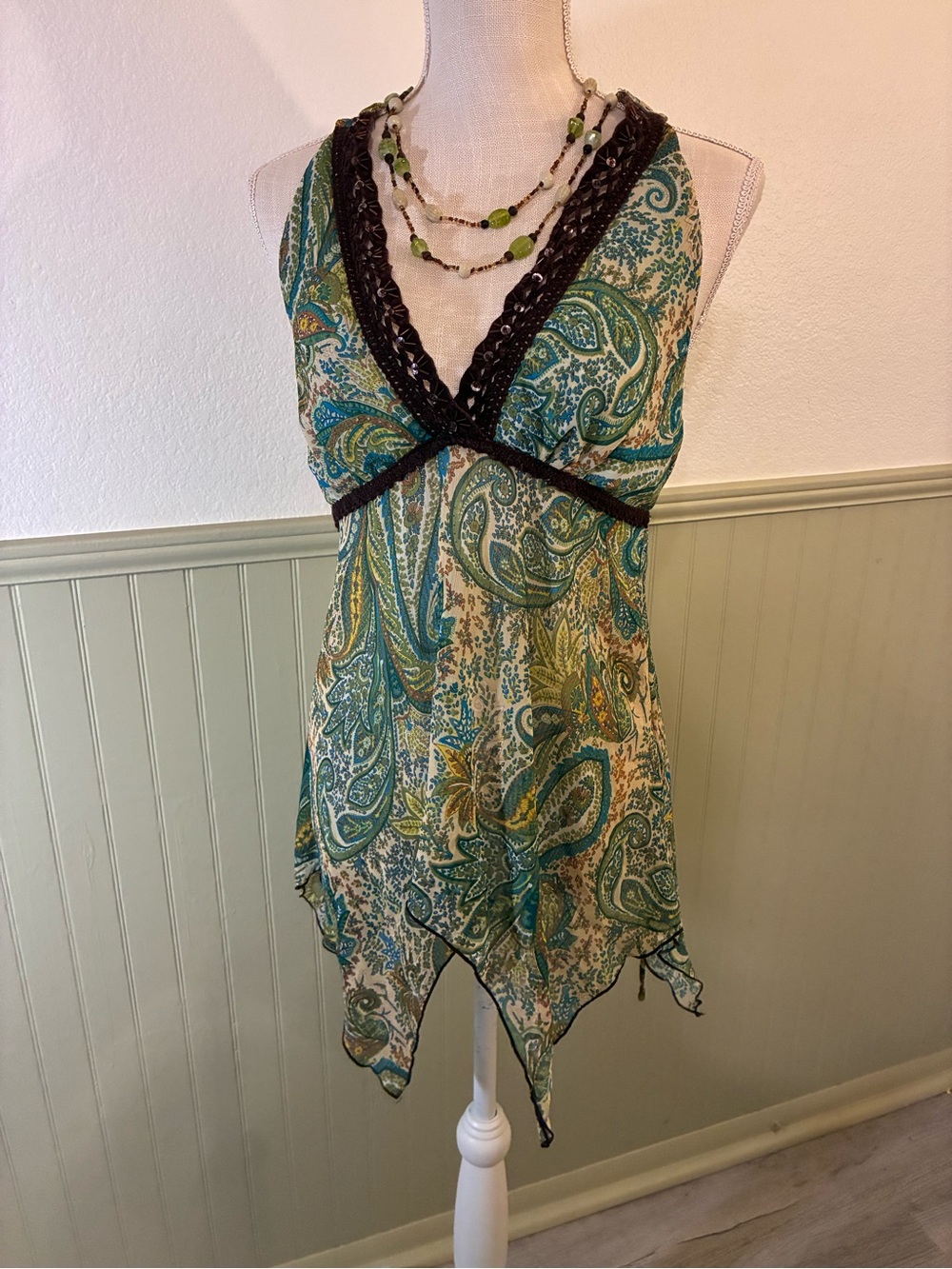 Y2K Heart Soul Green Paisley V-Neck Handkerchief Hem Camisole